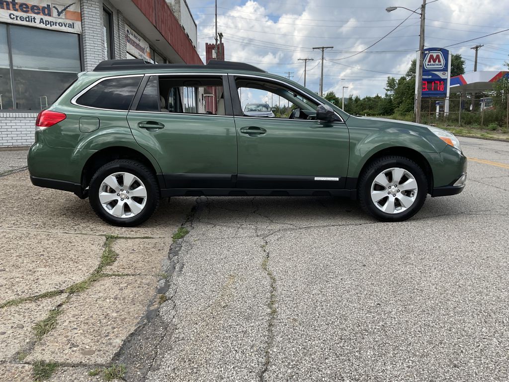 2010 Subaru Outback Image 2