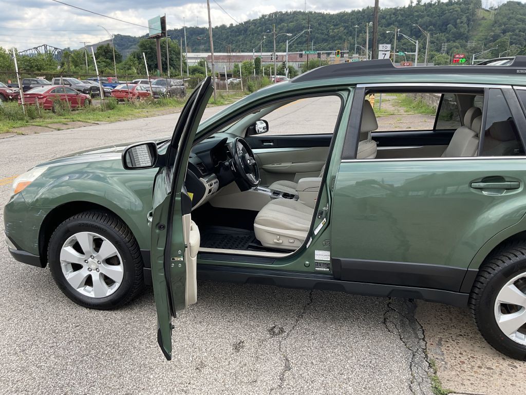 2010 Subaru Outback Image 14