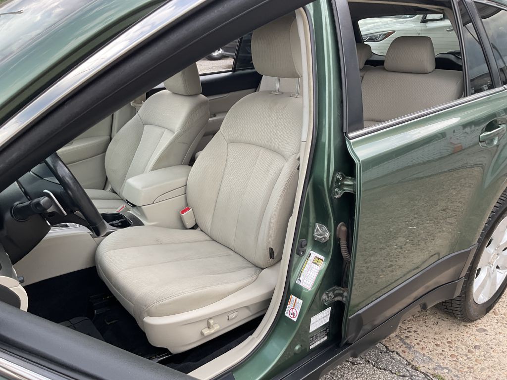 2010 Subaru Outback Image 15