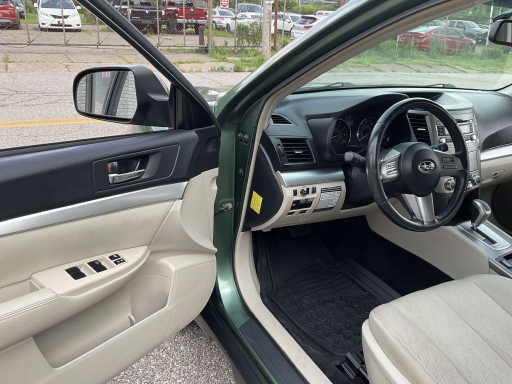 2010 Subaru Outback Image 16