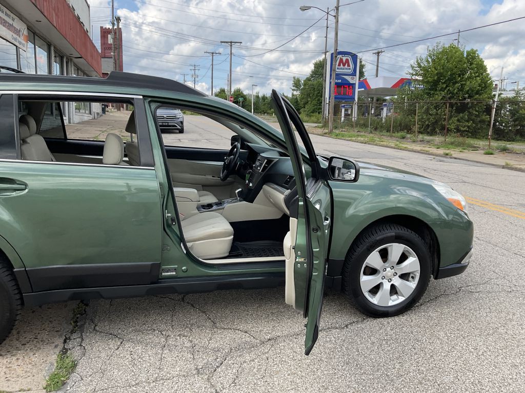 2010 Subaru Outback Image 17