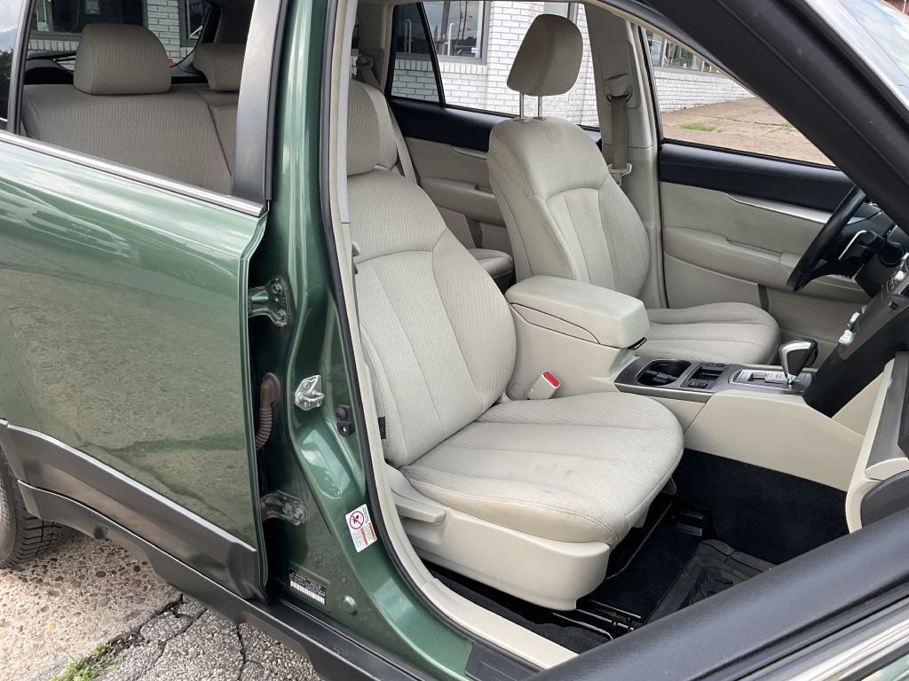 2010 Subaru Outback Image 18