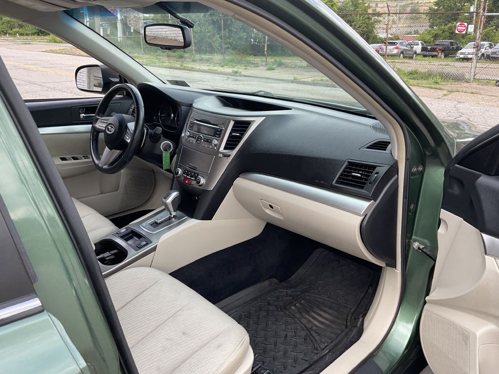 2010 Subaru Outback Image 19