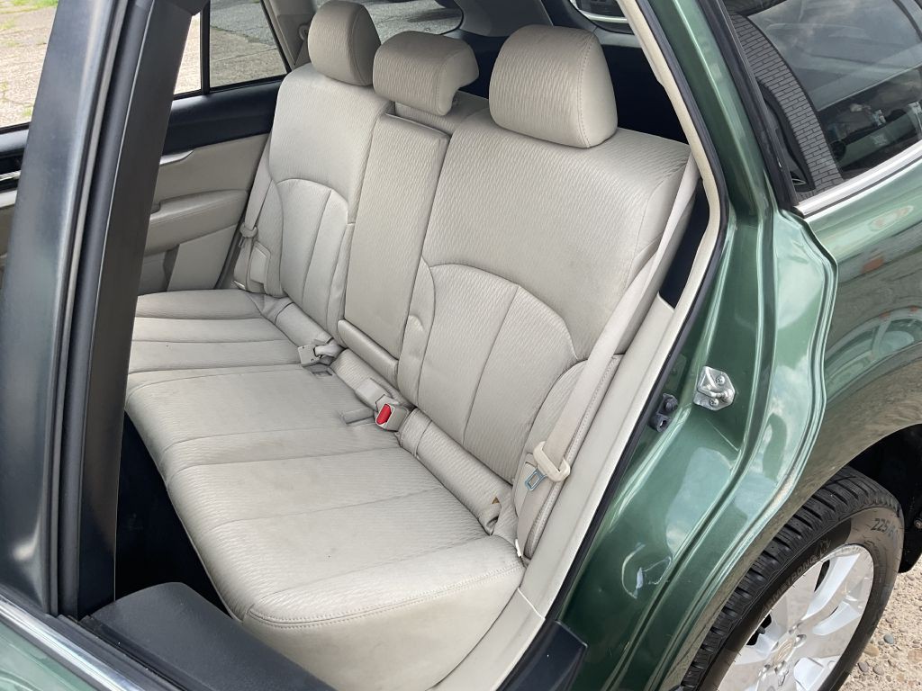 2010 Subaru Outback Image 21