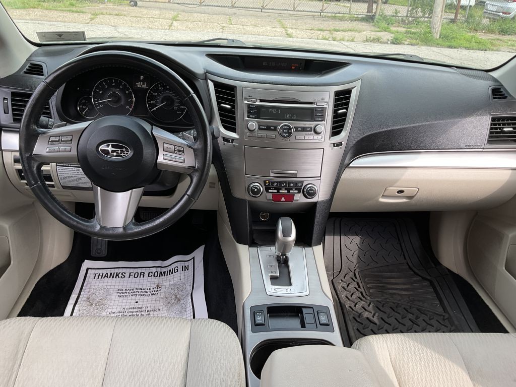 2010 Subaru Outback Image 30