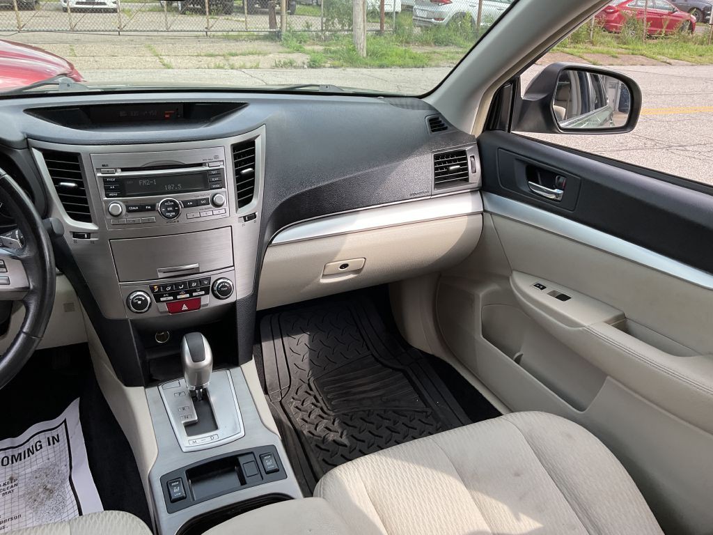 2010 Subaru Outback Image 31