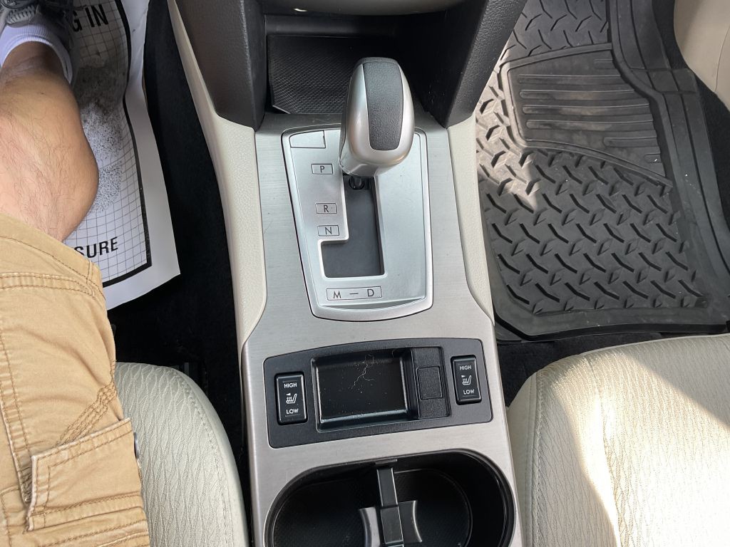 2010 Subaru Outback Image 35
