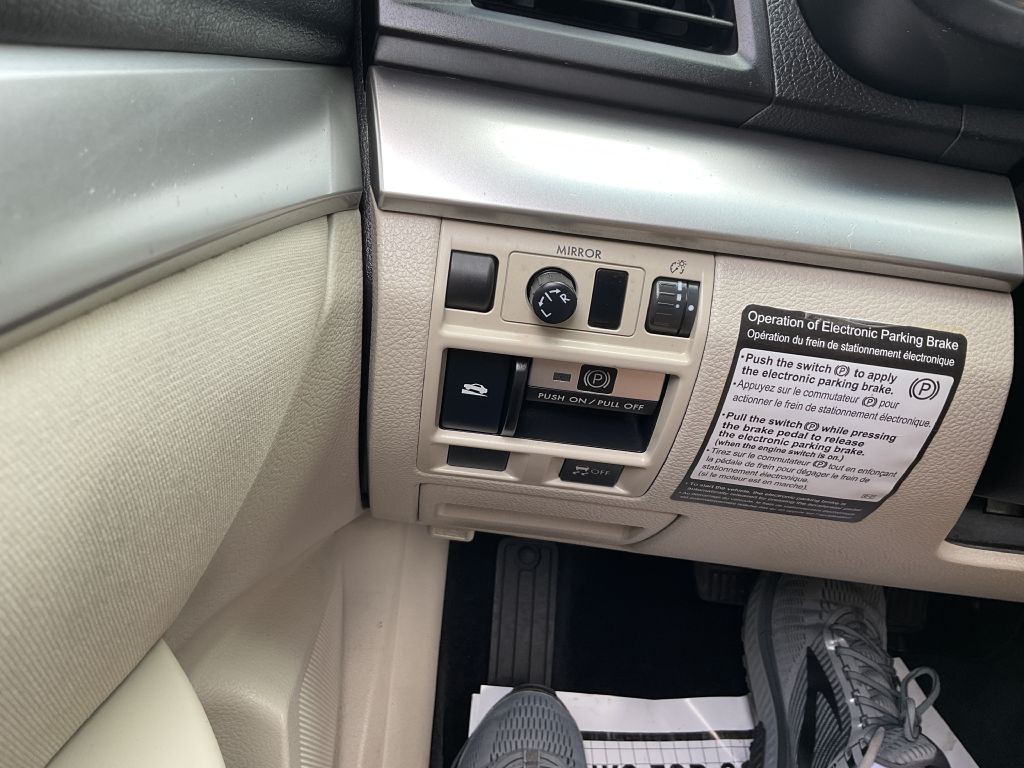 2010 Subaru Outback Image 37