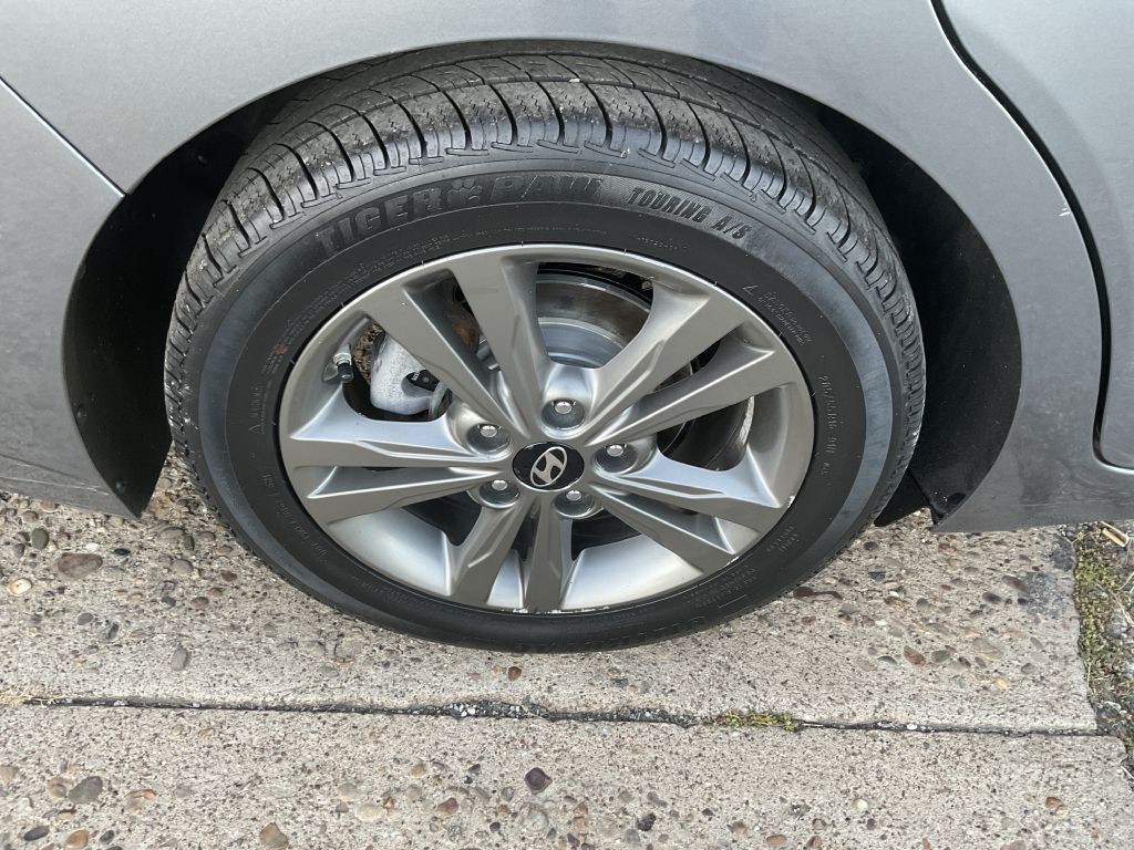 2018 Hyundai Elantra Image 12
