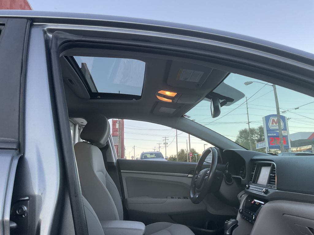 2018 Hyundai Elantra Image 19