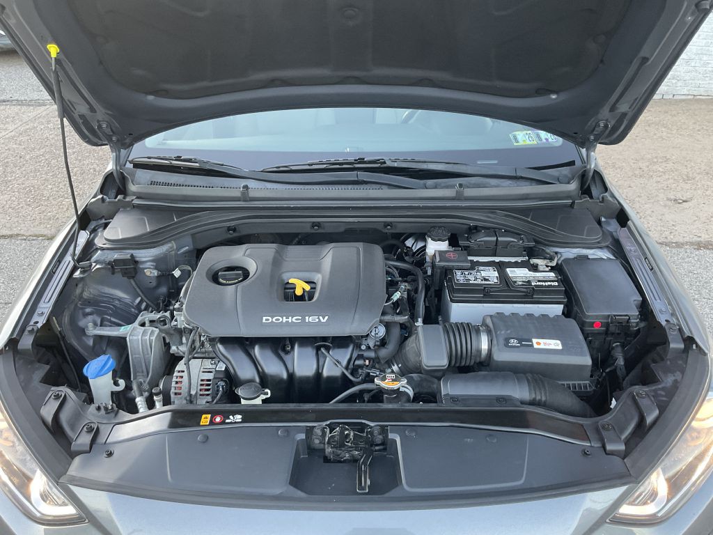 2018 Hyundai Elantra Image 39
