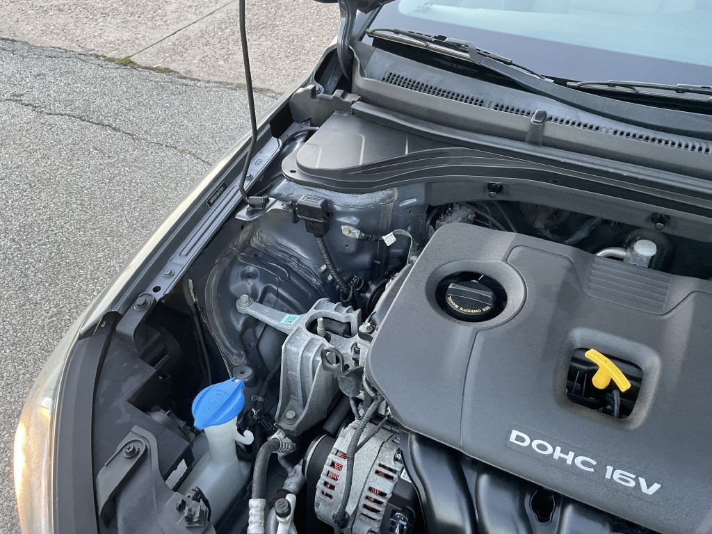 2018 Hyundai Elantra Image 40
