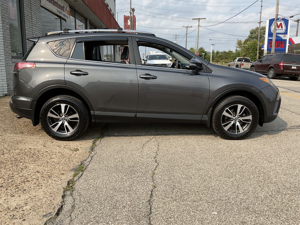 2017 Toyota Rav4 Image 2