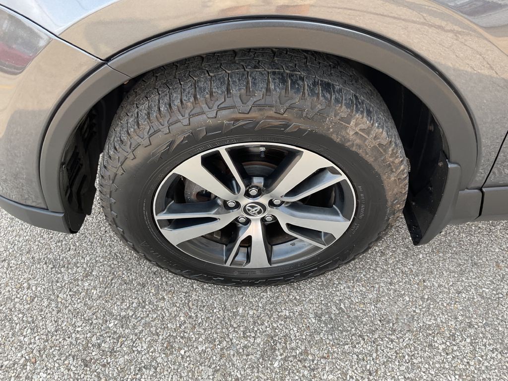 2017 Toyota Rav4 Image 9