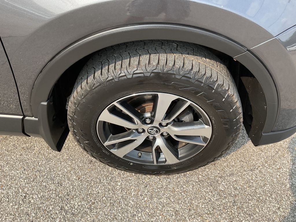 2017 Toyota Rav4 Image 11