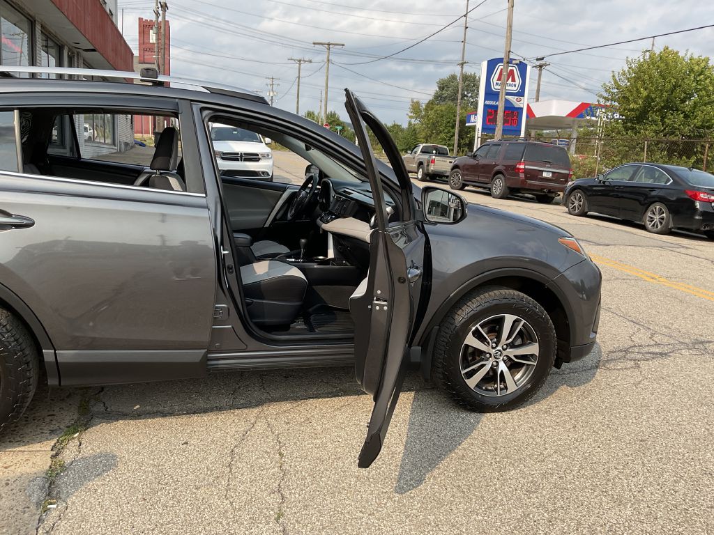 2017 Toyota Rav4 Image 16