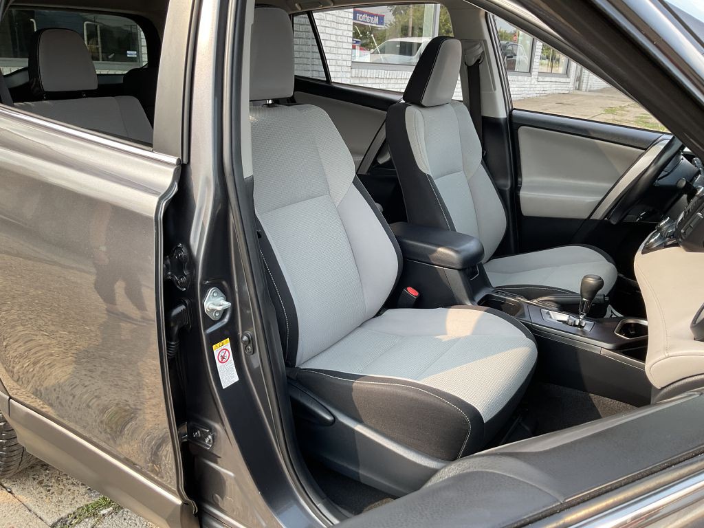 2017 Toyota Rav4 Image 17