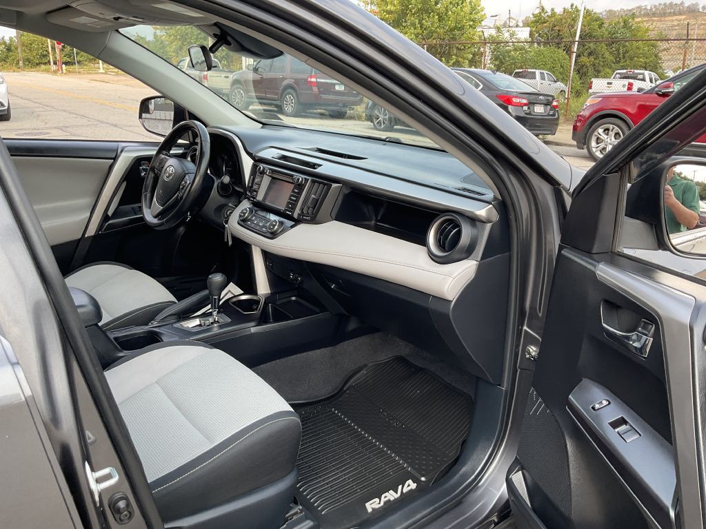 2017 Toyota Rav4 Image 18