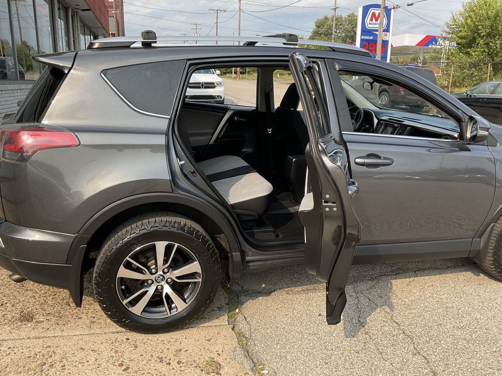 2017 Toyota Rav4 Image 24