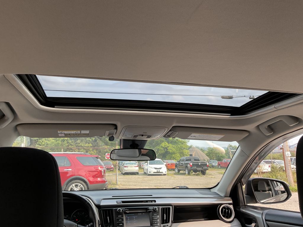 2017 Toyota Rav4 Image 28