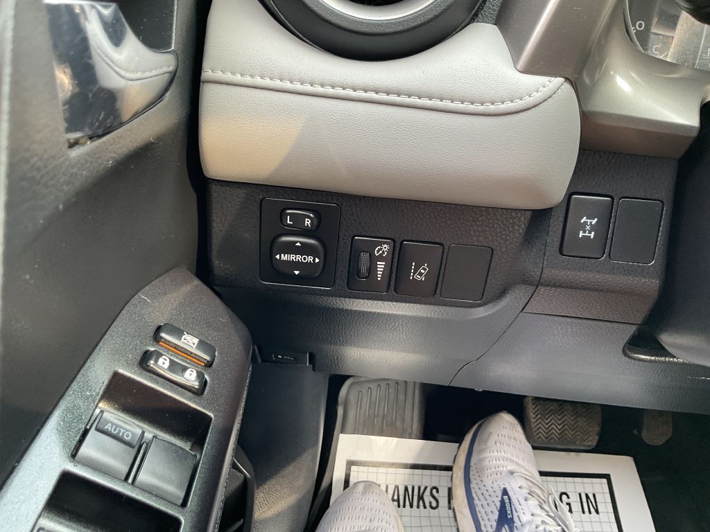 2017 Toyota Rav4 Image 32