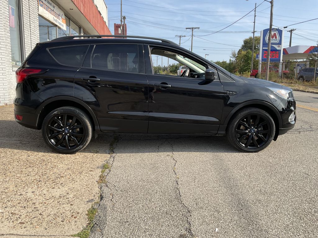 2019 Ford Escape Image 2