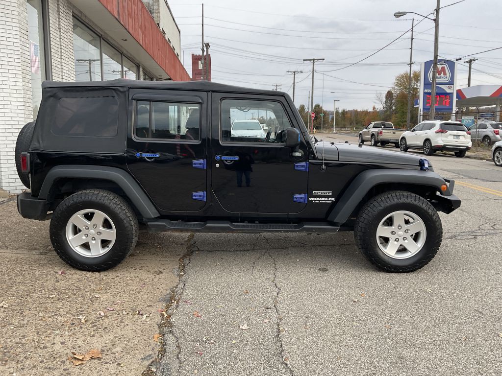 2013 Jeep Wrangler Unlimited Image 2