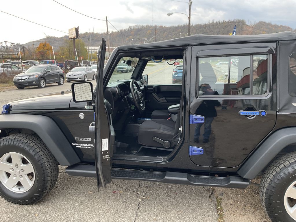 2013 Jeep Wrangler Unlimited Image 13