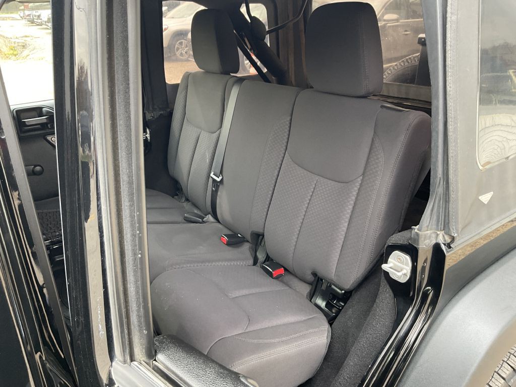 2013 Jeep Wrangler Unlimited Image 20