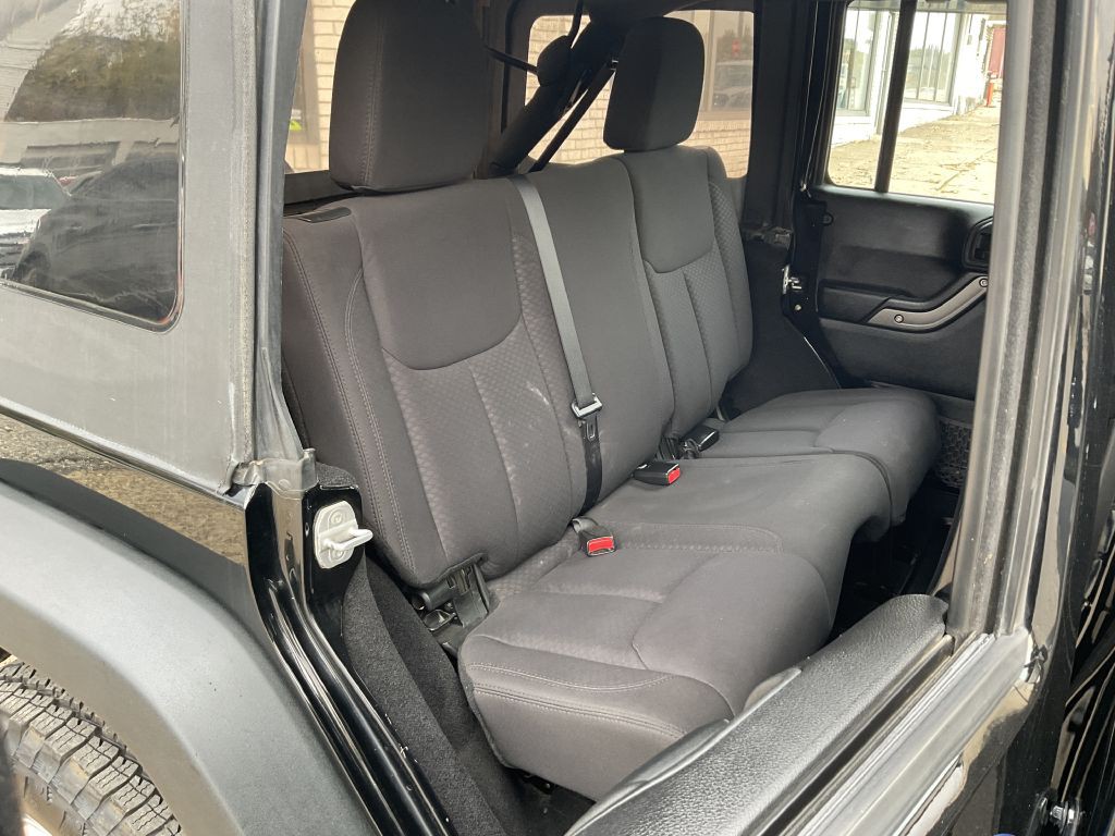 2013 Jeep Wrangler Unlimited Image 23