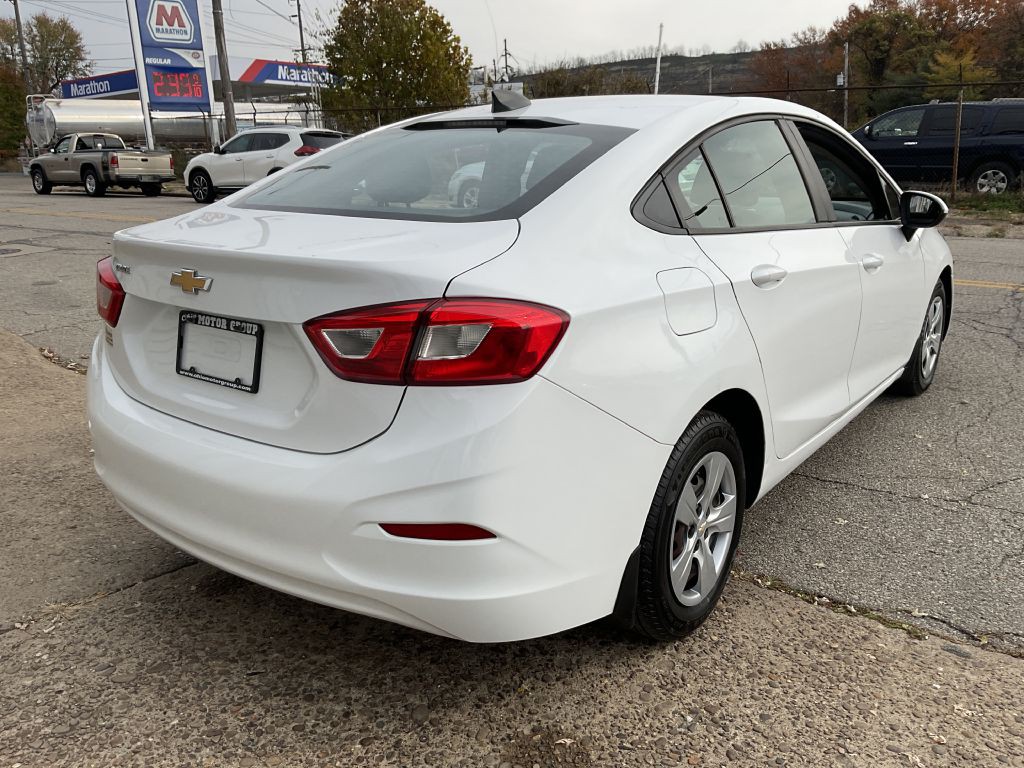 2018 Chevrolet Cruze Image 3