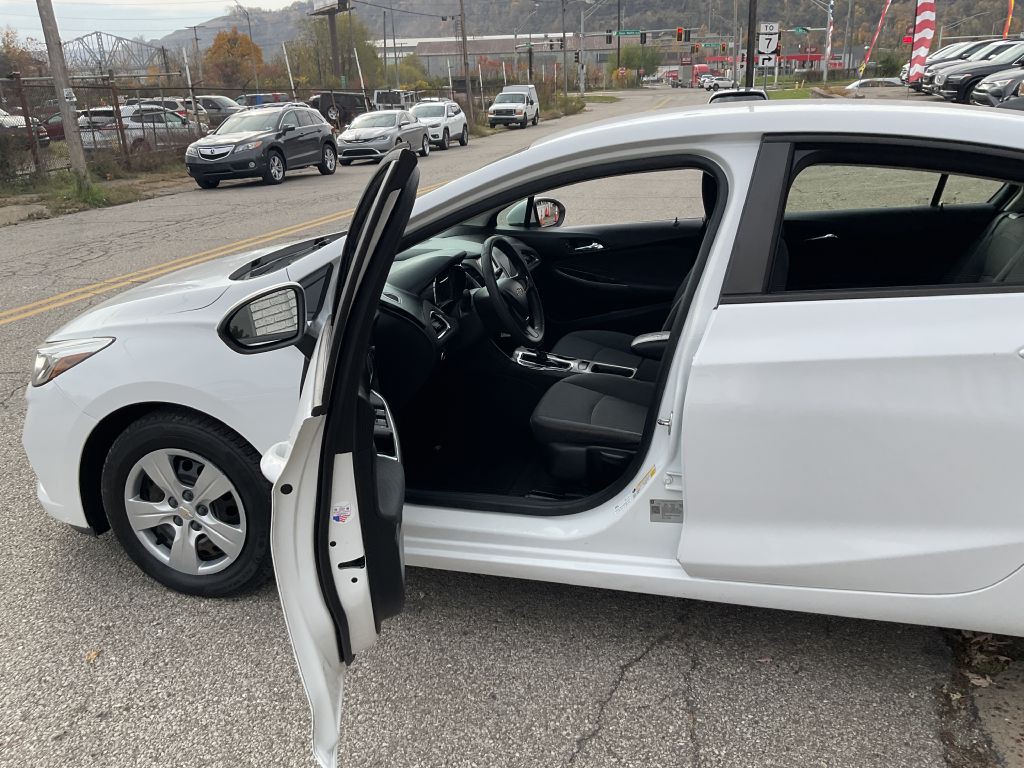 2018 Chevrolet Cruze Image 13