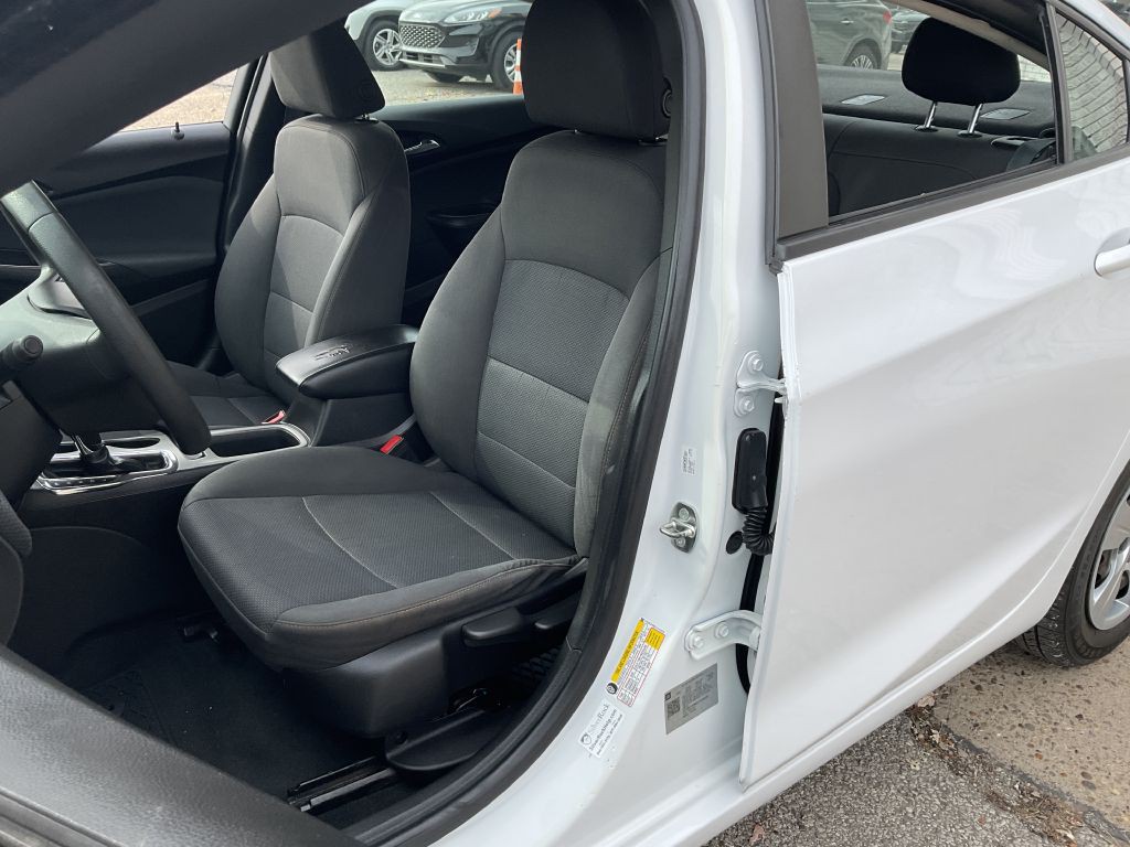 2018 Chevrolet Cruze Image 14