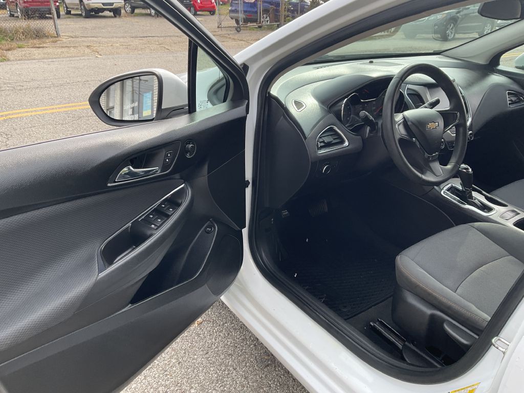 2018 Chevrolet Cruze Image 15