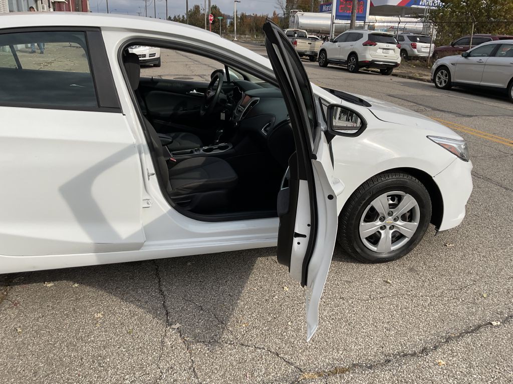 2018 Chevrolet Cruze Image 16