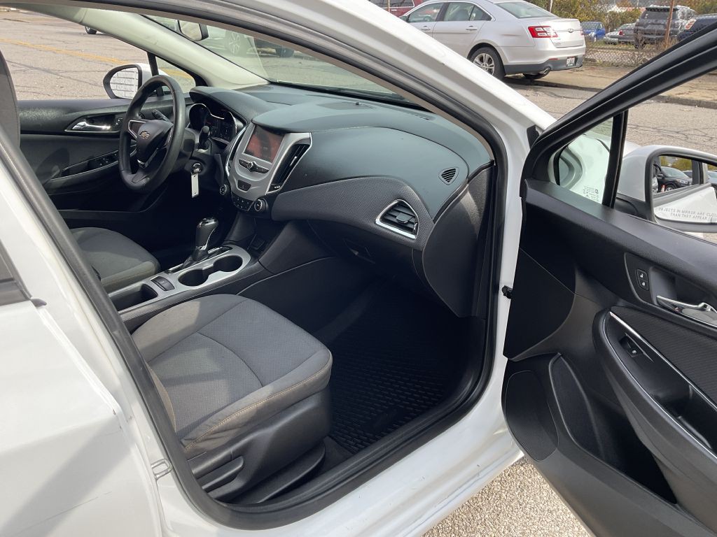 2018 Chevrolet Cruze Image 18