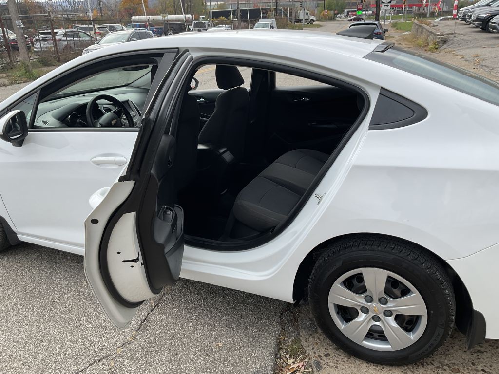 2018 Chevrolet Cruze Image 19