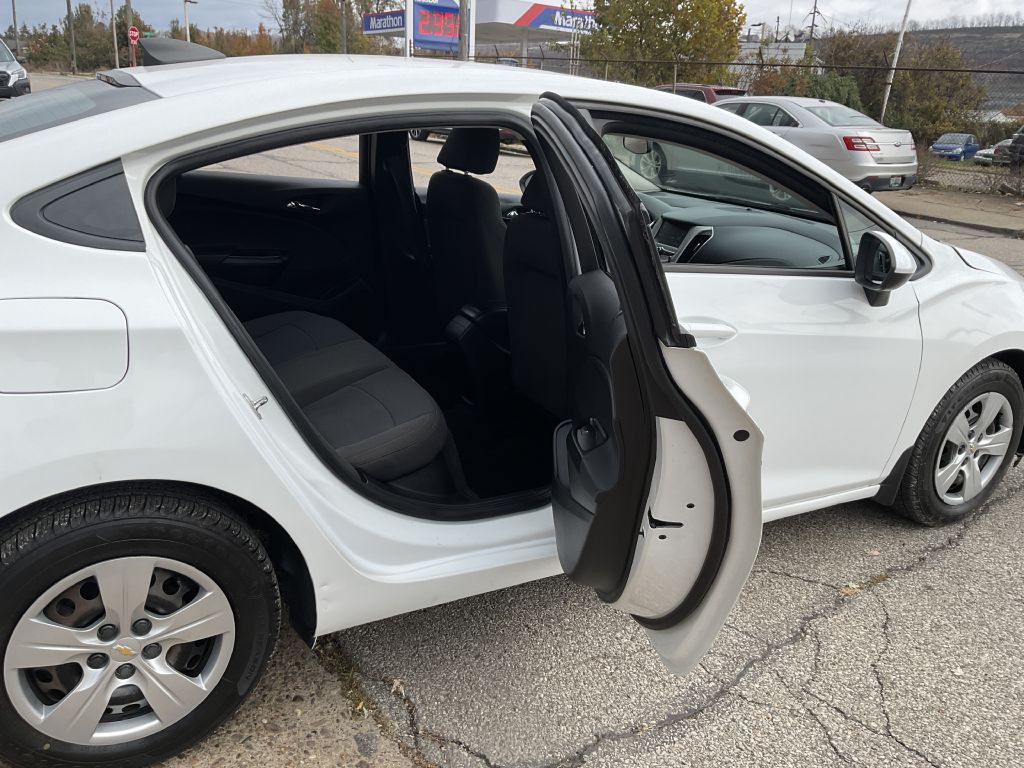 2018 Chevrolet Cruze Image 22