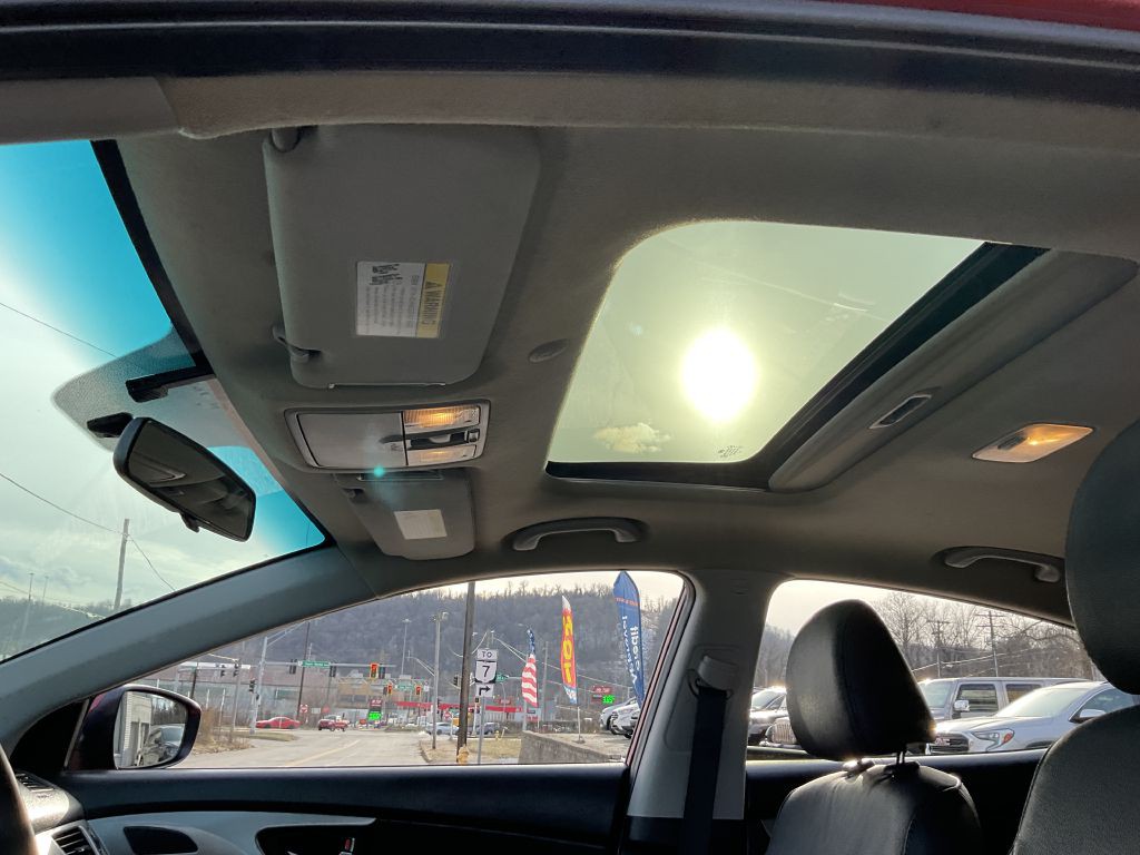 2013 Hyundai Elantra Image 16