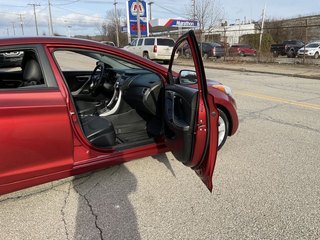 2013 Hyundai Elantra Image 17