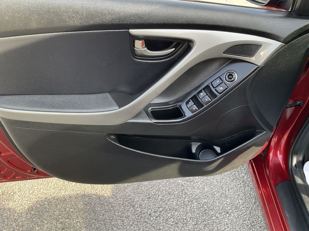 2013 Hyundai Elantra Image 32