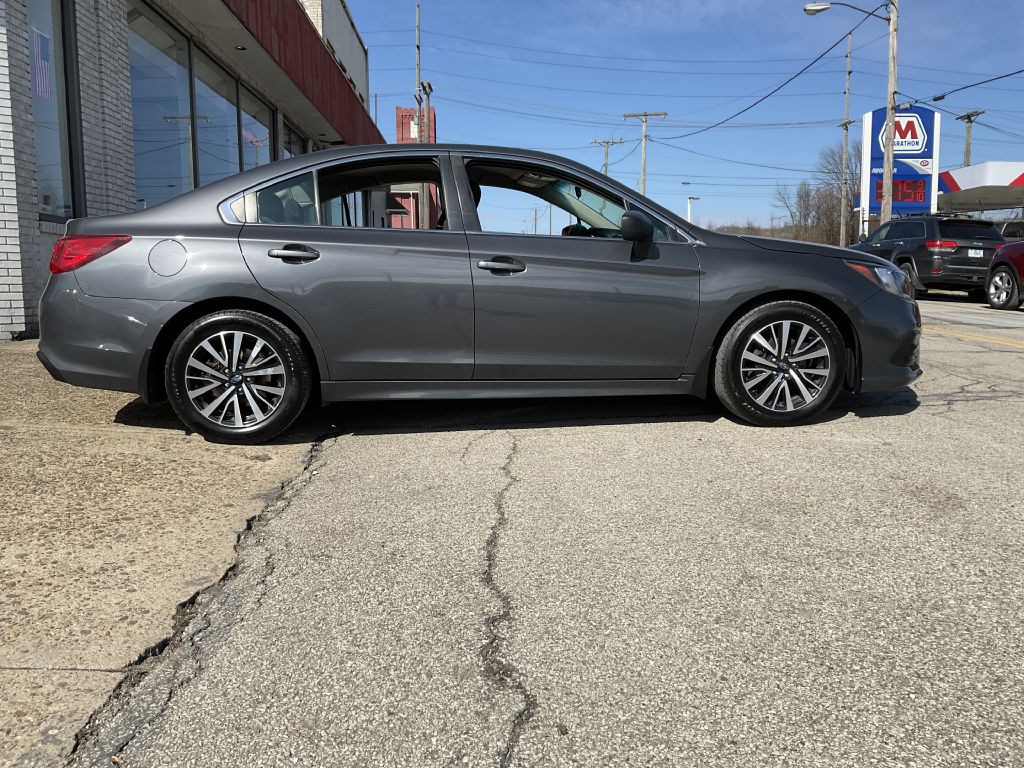 2018 Subaru Legacy Image 2