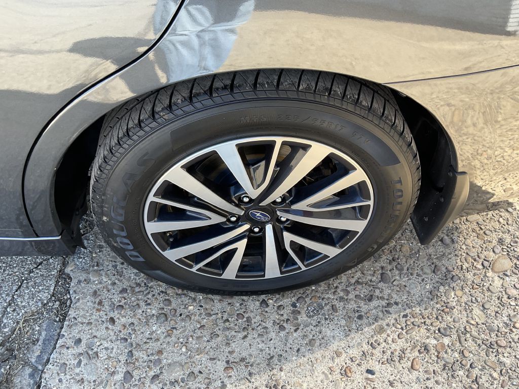 2018 Subaru Legacy Image 10