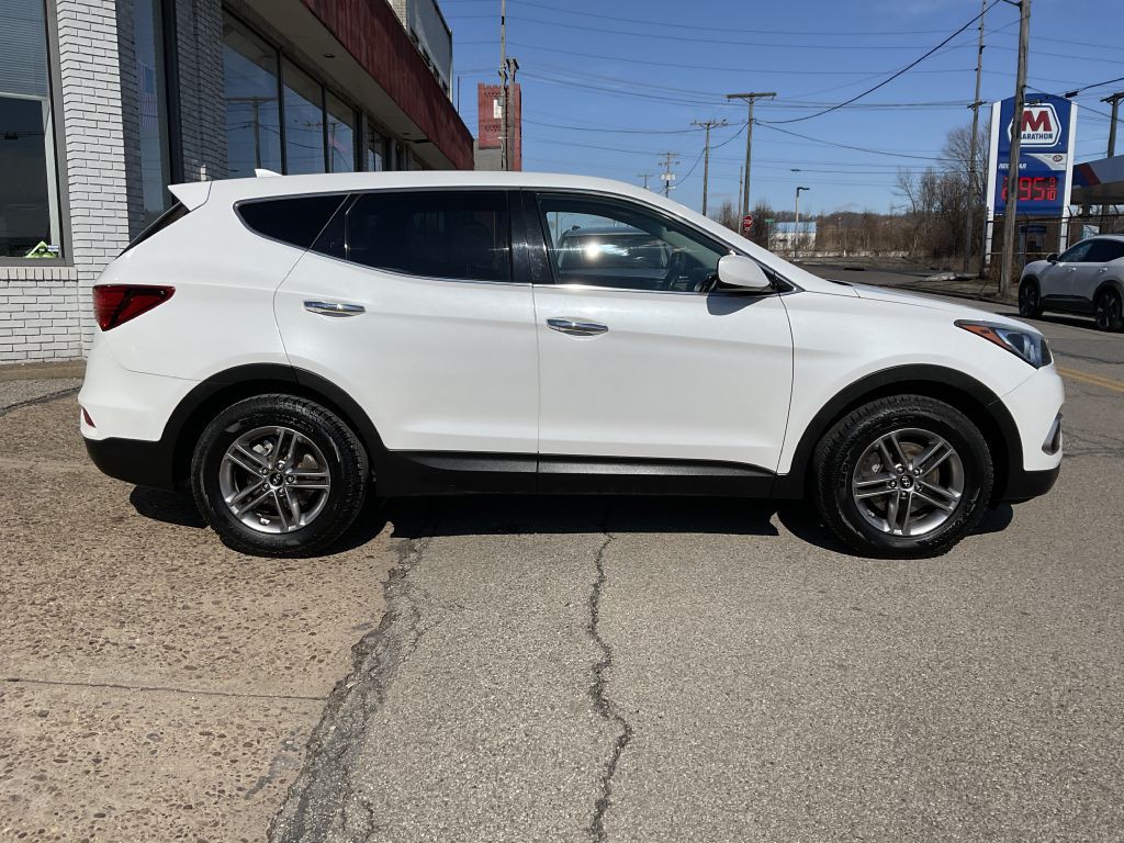 2017 Hyundai Santa Fe Sport Image 2