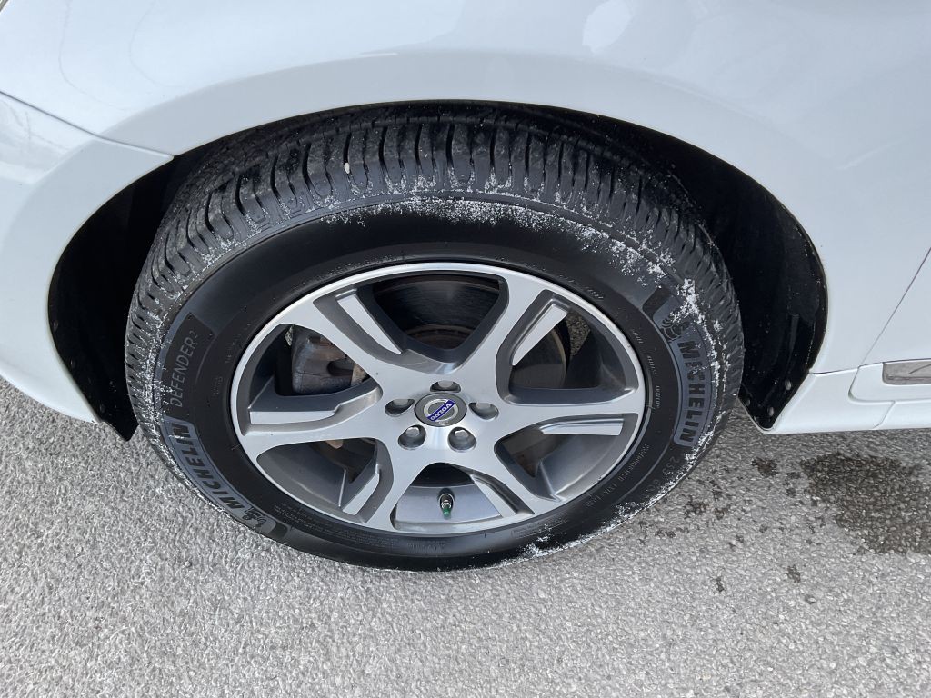 2014 Volvo XC60 Image 9