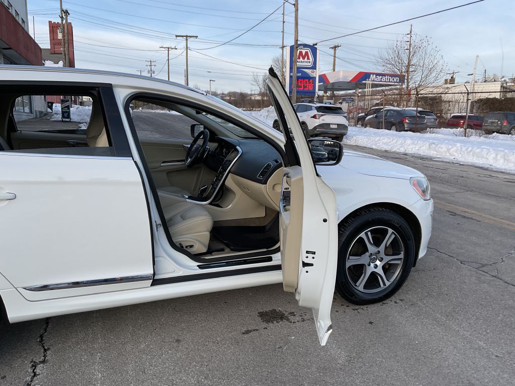 2014 Volvo XC60 Image 16