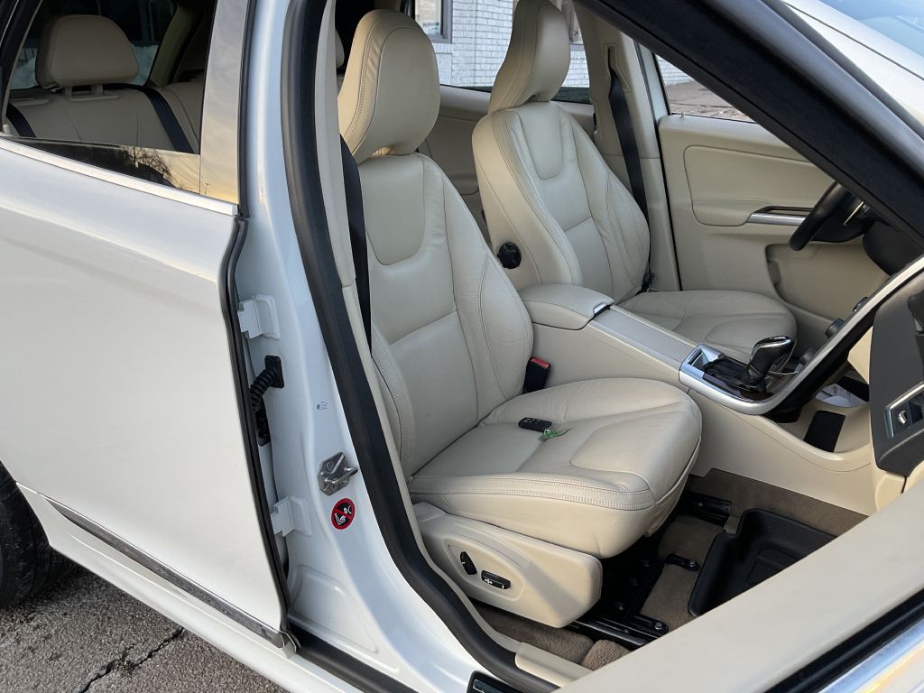 2014 Volvo XC60 Image 17