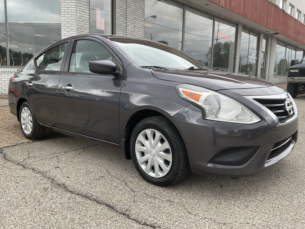 2015 Nissan Versa Image 1