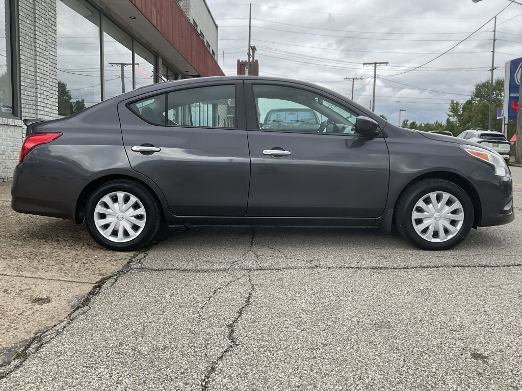 2015 Nissan Versa Image 2