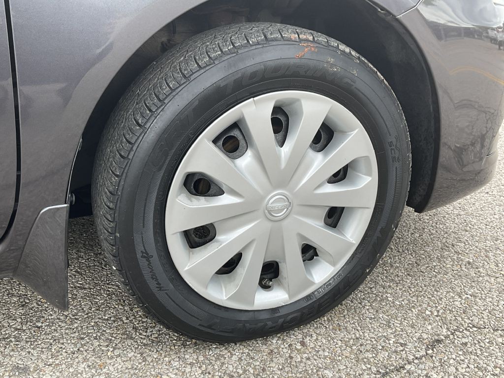 2015 Nissan Versa Image 12